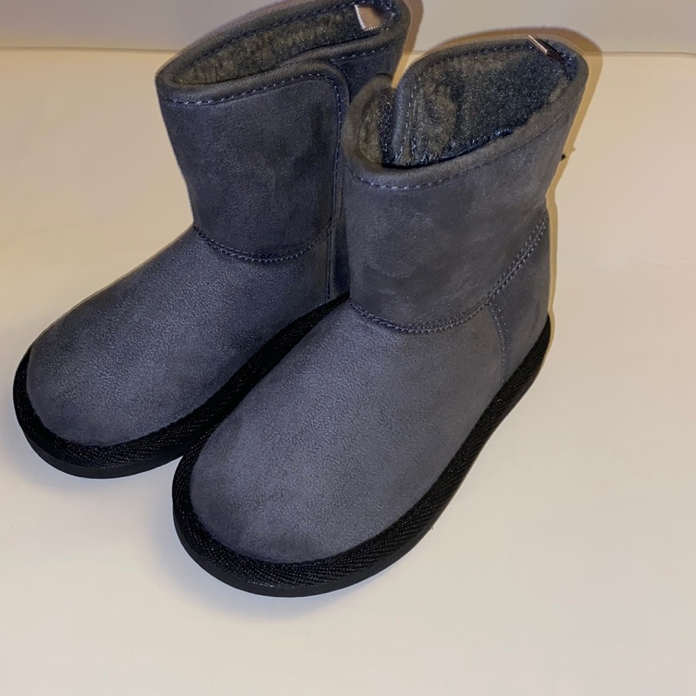 Carters toddler boys, size 7 Sorrento boots, dinosaur spikes on back of boot
